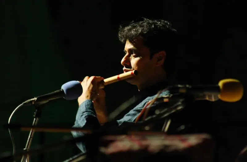 Prakash Hegde performing on the bansuri