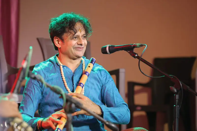 Prakash Hegde performing on the bansuri